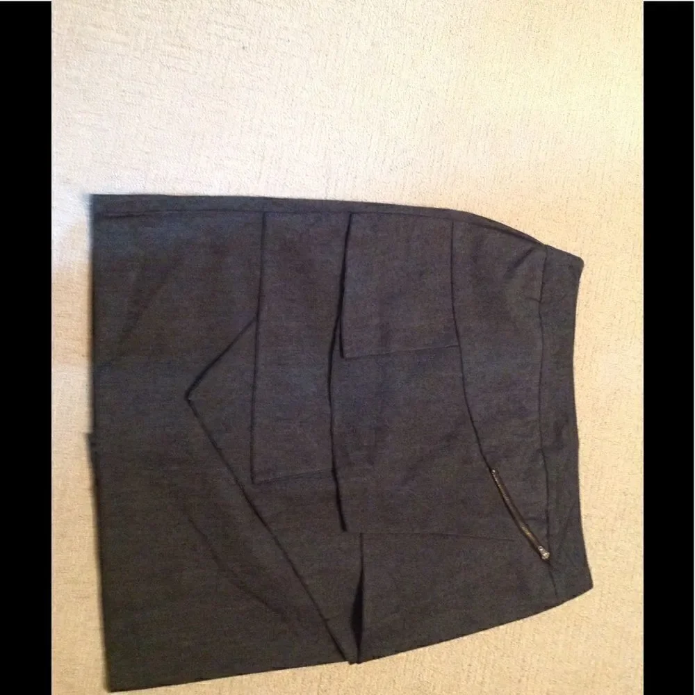 Larry Livine stretch denim ladies skirt in size 10